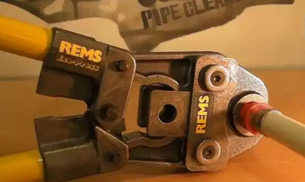 Пресс-клещи для металлопластиковых труб: как выбрать + инструктаж по использованию Пресс-клещи для металлопластиковых труб: как выбрать + инструктаж по использованию