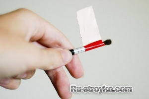 Защита ручки кисти от краски. Защита ручки кисти от краски.