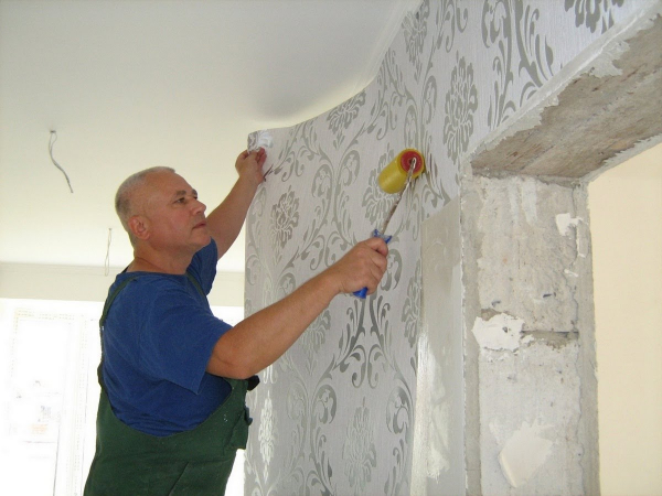 Как клеить виниловые обои на бумажной основе