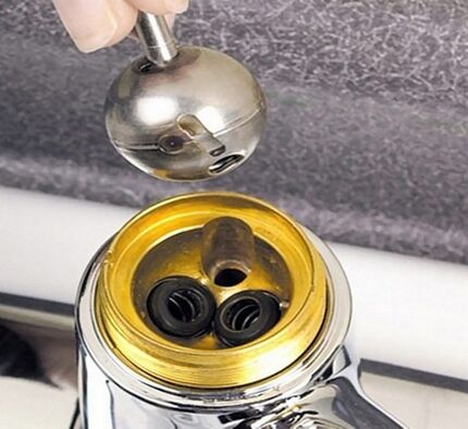 Замена картриджа в смесителе: инструктаж по замене старой детали на новую Замена картриджа в смесителе: инструктаж по замене старой детали на новую