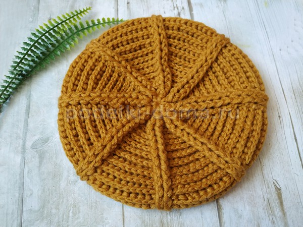 Берет, вязаный крючком