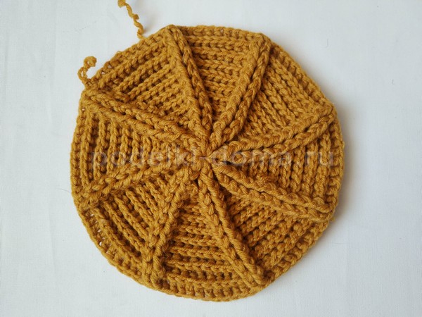 Берет, вязаный крючком