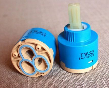 Замена картриджа в смесителе: инструктаж по замене старой детали на новую Замена картриджа в смесителе: инструктаж по замене старой детали на новую