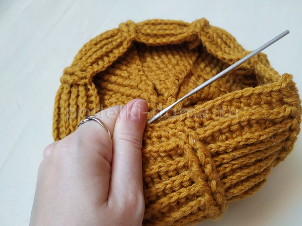 Берет, вязаный крючком