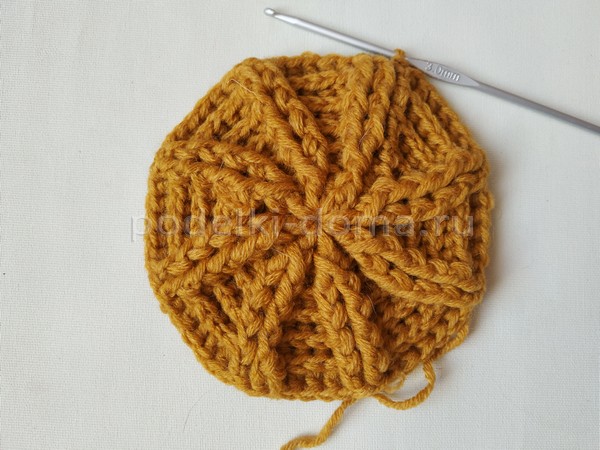 Берет, вязаный крючком