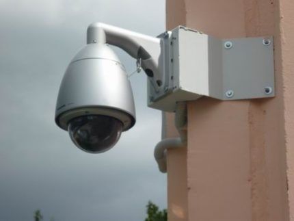 Установка камер видеонаблюдения: виды камер, выбор + монтаж и подключение своими руками Установка камер видеонаблюдения: виды камер, выбор + монтаж и подключение своими руками