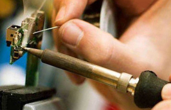 Как правильно паять светодиодную ленту: инструкция, правила, ошибки Как правильно паять светодиодную ленту: инструкция, правила, ошибки