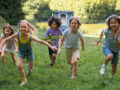 Курс на эндорфин: «догонялки» и «казаки-разбойники» признали самым полезным занятием для здоровья детей