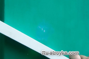 Как исправить вмятину на стене, при помощи клея - карандаша. Как исправить вмятину на стене, при помощи клея - карандаша.