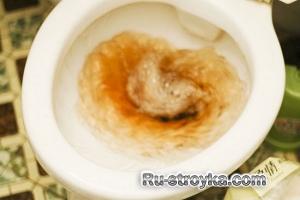 Как очистить унитаз при помощи Кока-Колы.