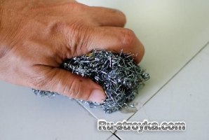 Как очистить плитку от раствора или клея.