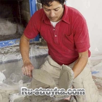 Как декорировать камин при помощи искусственного камня.