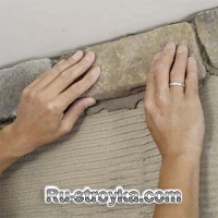 Как декорировать камин при помощи искусственного камня.