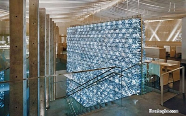 Строительство из пластиковых бутылок.