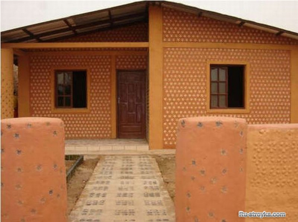 Строительство из пластиковых бутылок.