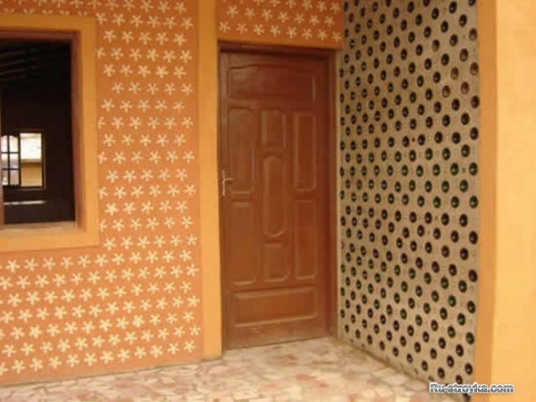 Строительство из пластиковых бутылок.