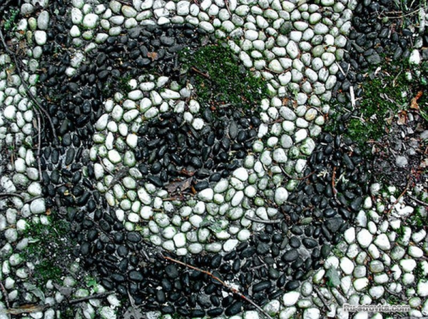 Как сделать мозаику в садовых дорожках. Как сделать мозаику в садовых дорожках.