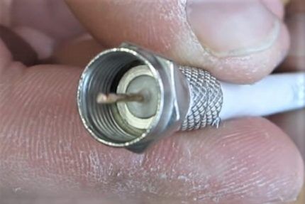 Как подсоединить антенный кабель к штекеру: подробные инструкции по разделке и подключению