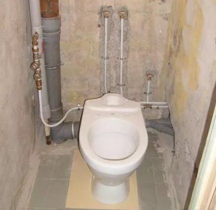Как закрыть трубы в туалете: как лучше спрятать и скрыть трубопровод