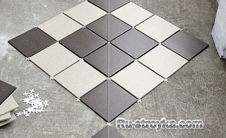 Как правильно и красиво уложить керамическую плитку на балконе.