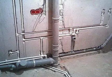 Как закрыть трубы в туалете: как лучше спрятать и скрыть трубопровод