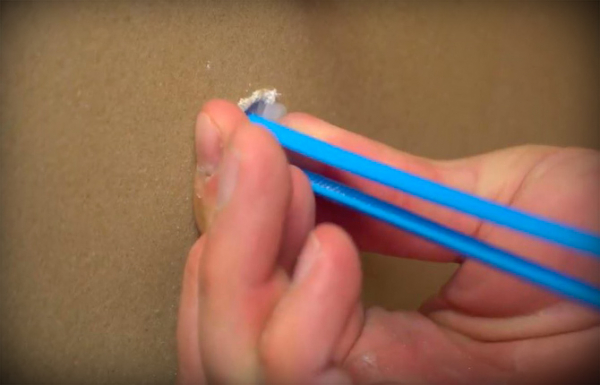 Какой дюбель выбрать для гипсокартона: разновидности, нагрузка, монтаж