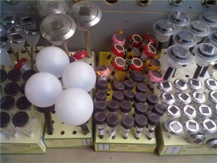 Уличные светильники на солнечных батареях: виды, обзор и сравнение производителей Уличные светильники на солнечных батареях: виды, обзор и сравнение производителей